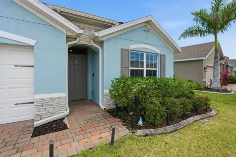 8909 Cascade Price Circle North Fort Myers FL 33917