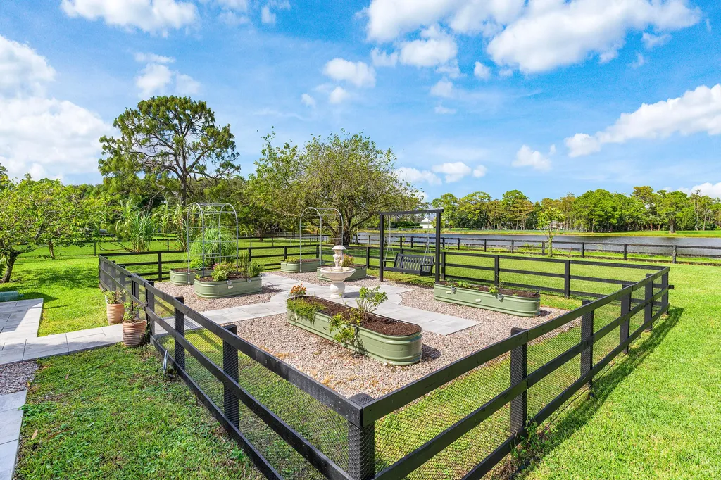 11173 Manatee Lake Worth FL 33449