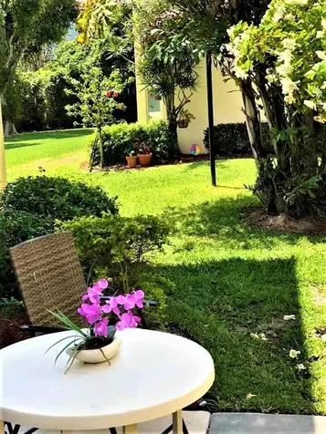 10 Colonial Club Drive Boynton Beach FL 33435