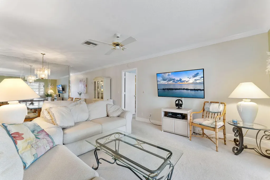 2401 Del-aire Boulevard E Delray Beach FL 33445