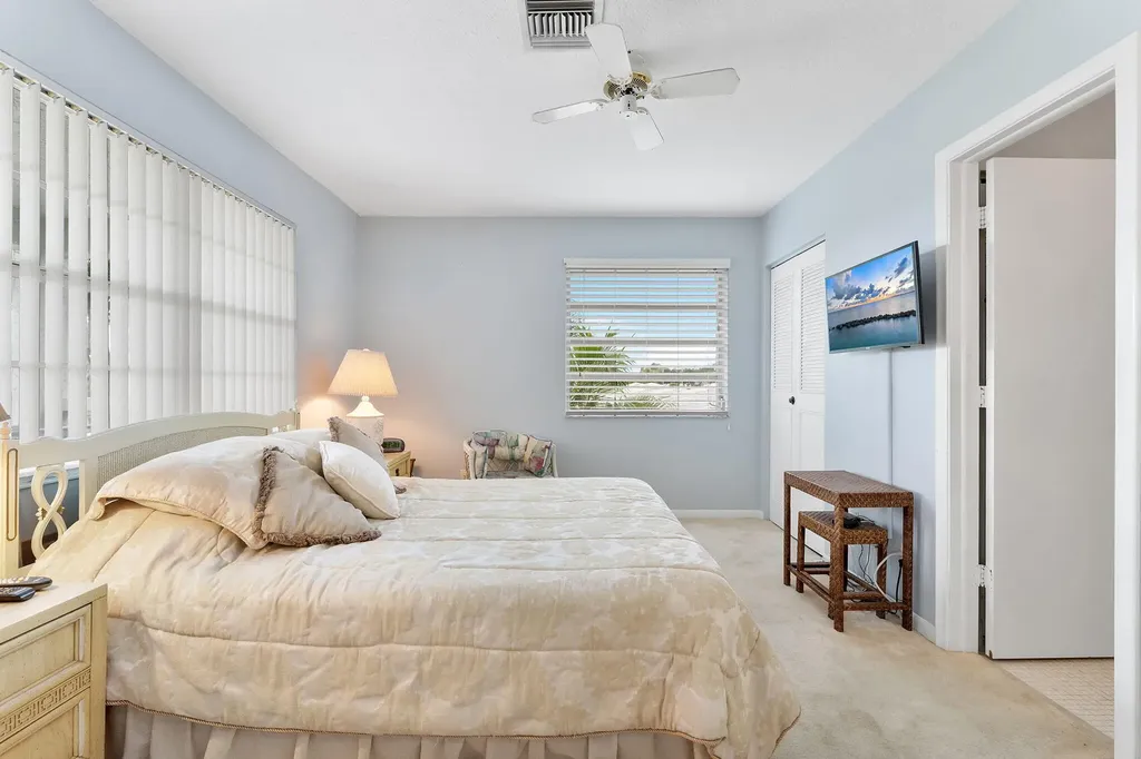 2401 Del-aire Boulevard E Delray Beach FL 33445
