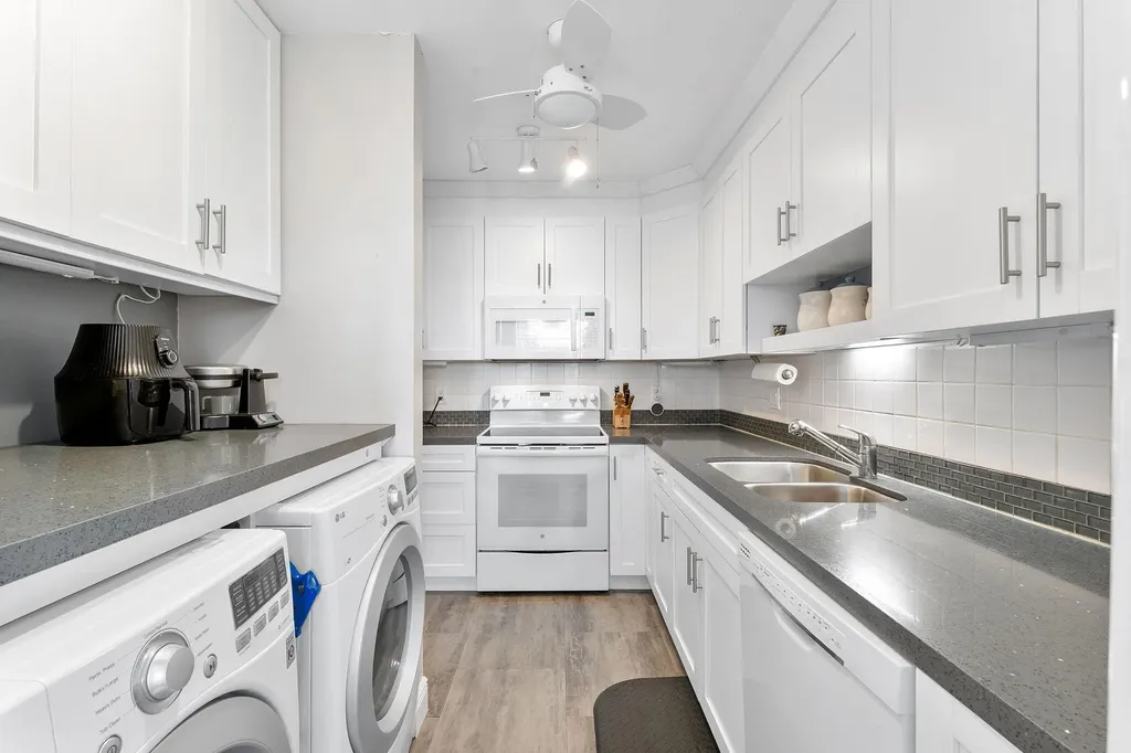 2401 Del-aire Boulevard E Delray Beach FL 33445