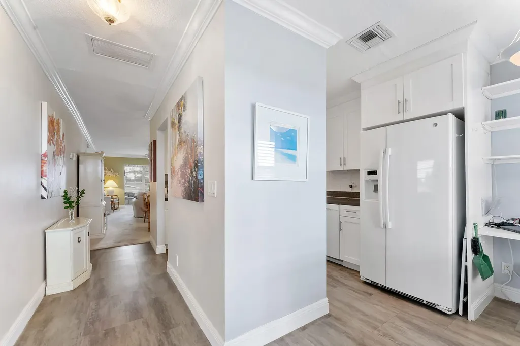 2401 Del-aire Boulevard E Delray Beach FL 33445