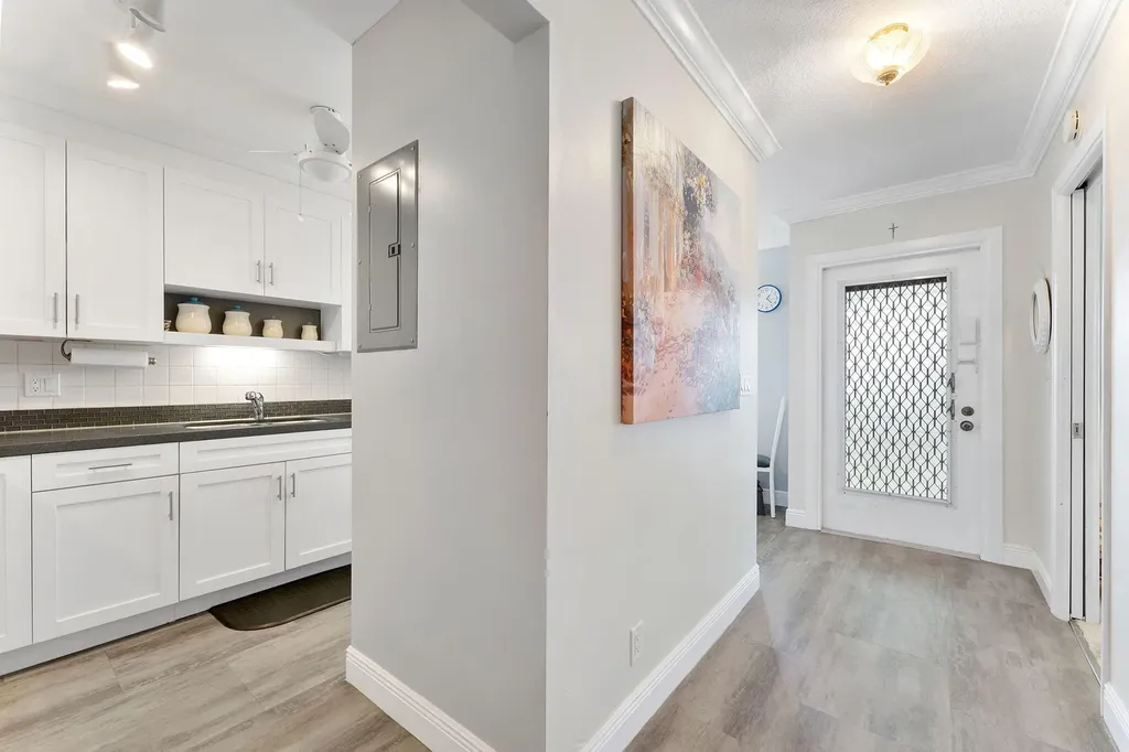 2401 Del-aire Boulevard E Delray Beach FL 33445