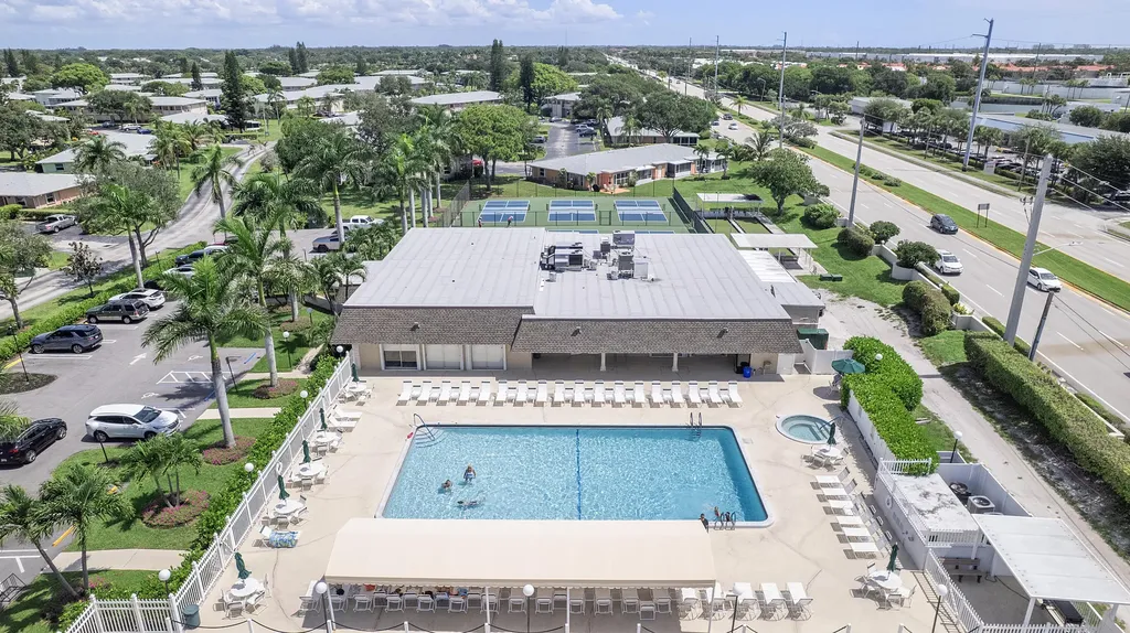 2401 Del-aire Boulevard E Delray Beach FL 33445