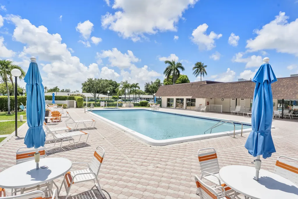 2401 Del-aire Boulevard E Delray Beach FL 33445