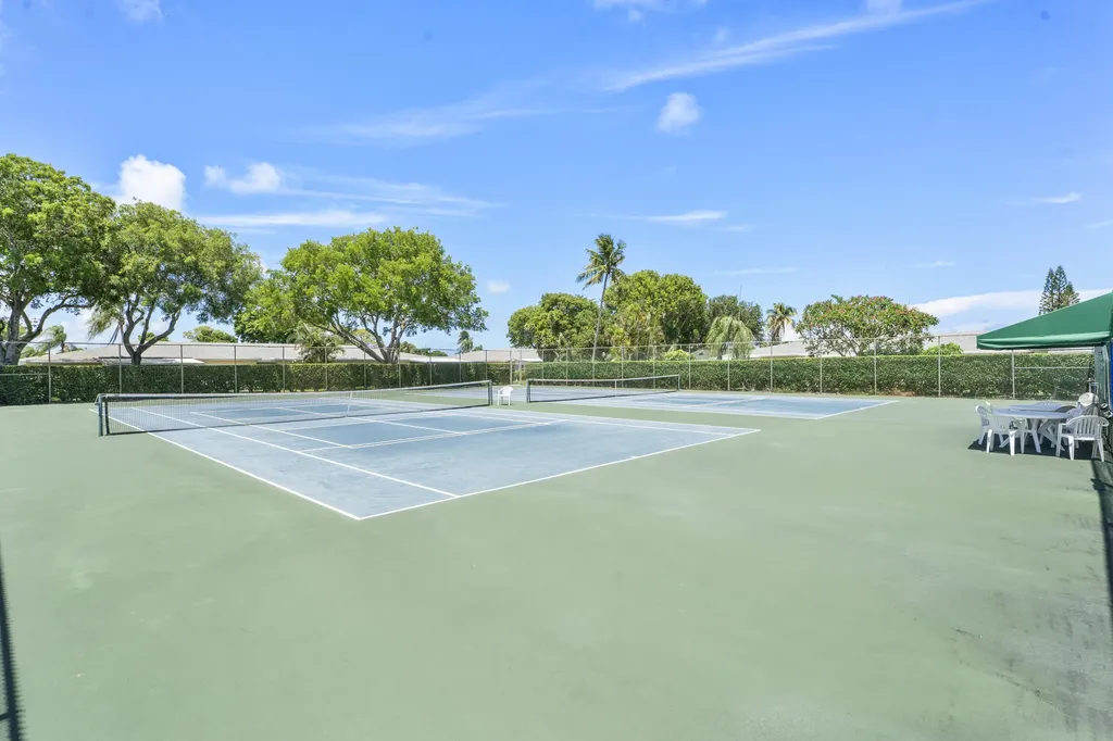 2401 Del-aire Boulevard E Delray Beach FL 33445