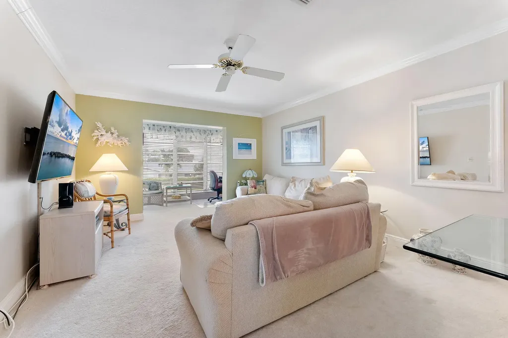 2401 Del-aire Boulevard E Delray Beach FL 33445