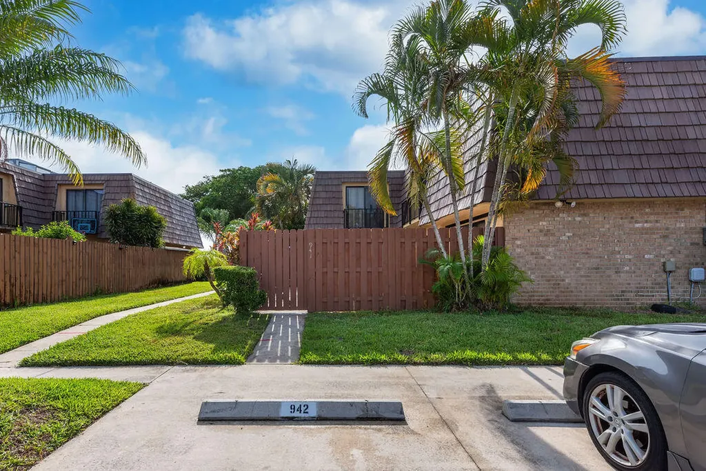 941 Springdale Circle Palm Springs FL 33461