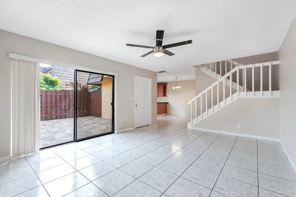 941 Springdale Circle Palm Springs FL 33461