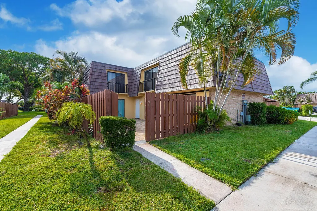 941 Springdale Circle Palm Springs FL 33461