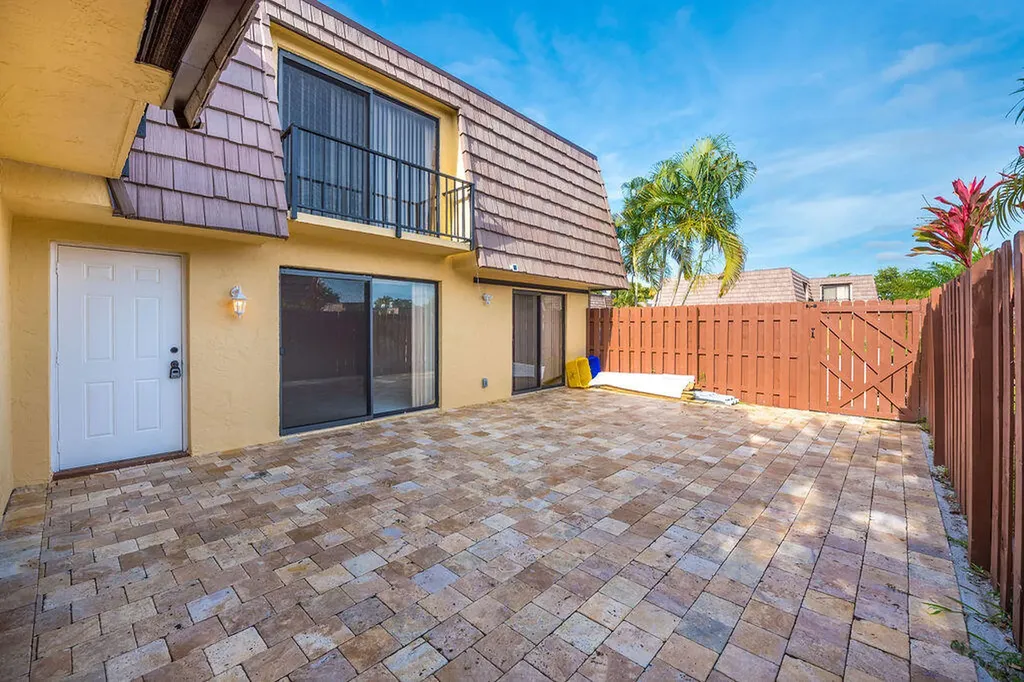 941 Springdale Circle Palm Springs FL 33461
