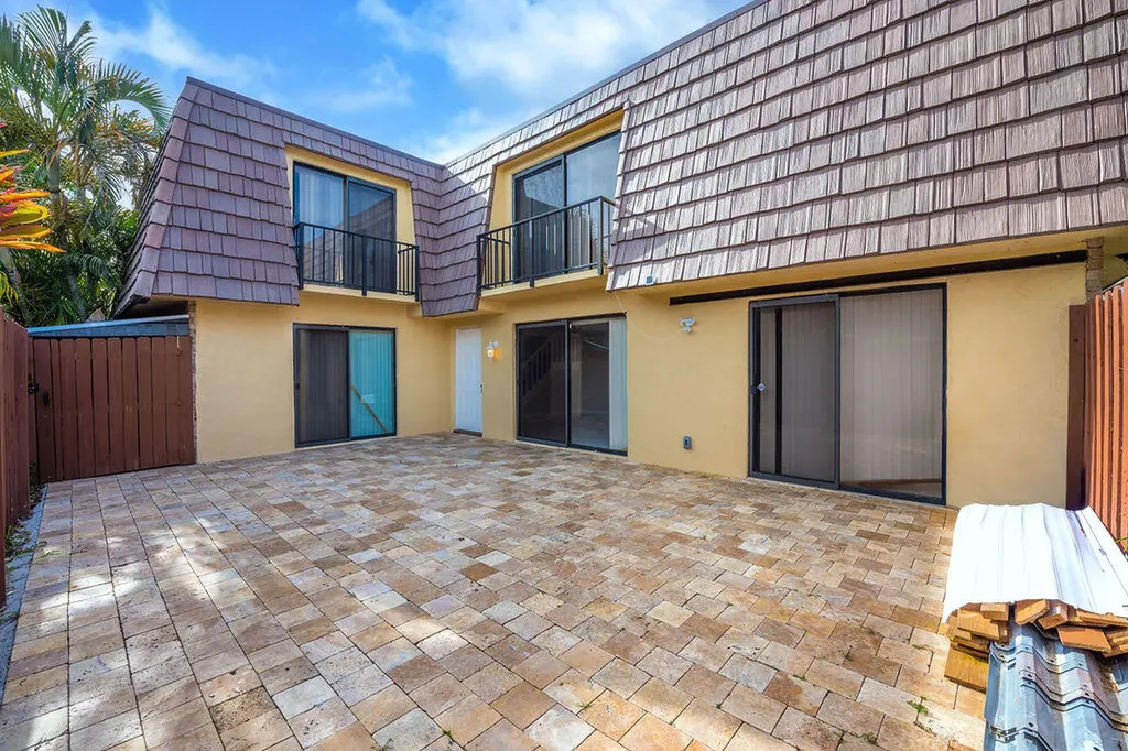 941 Springdale Circle Palm Springs FL 33461