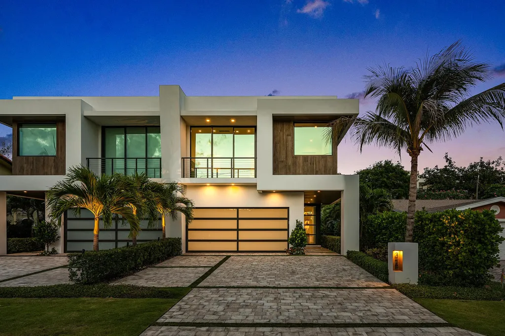 320 NE Wavecrest Way Boca Raton FL 33432