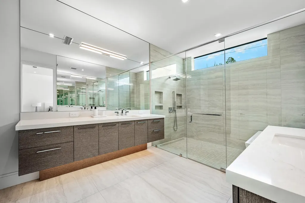 320 NE Wavecrest Way Boca Raton FL 33432