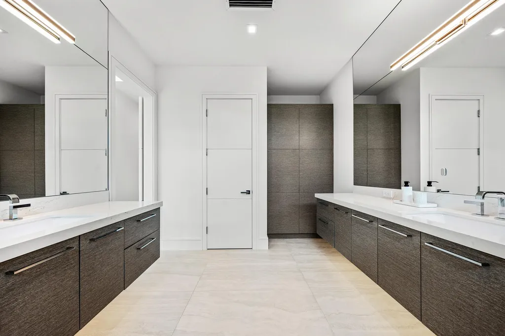 320 NE Wavecrest Way Boca Raton FL 33432