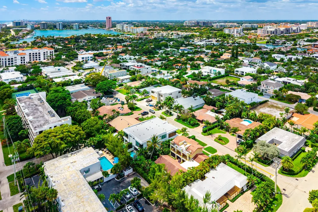 320 NE Wavecrest Way Boca Raton FL 33432