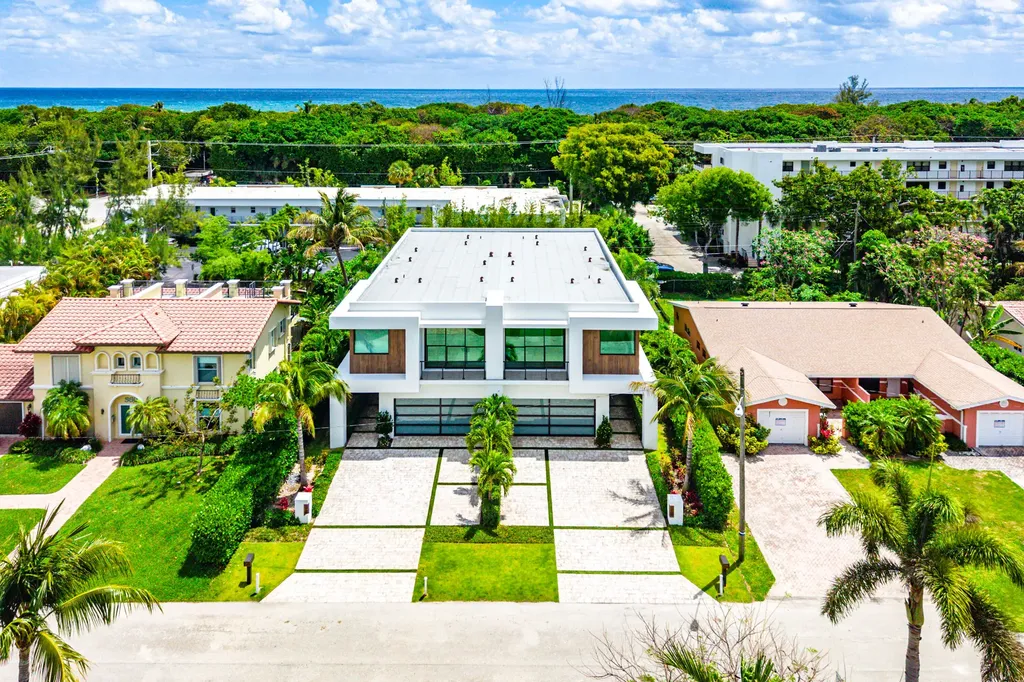 320 NE Wavecrest Way Boca Raton FL 33432