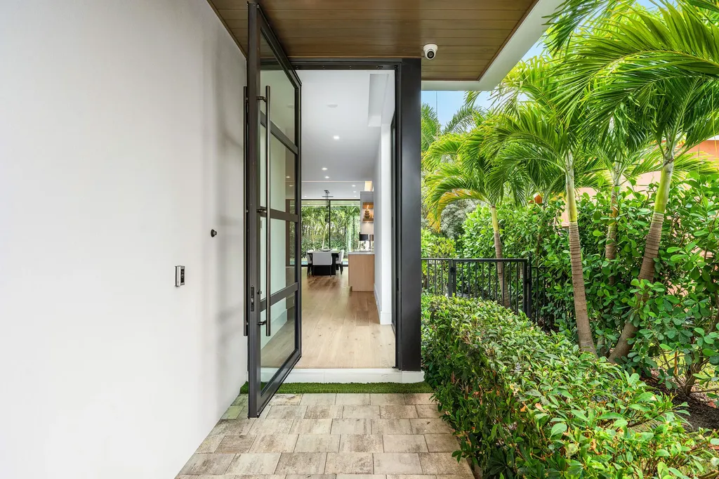 320 NE Wavecrest Way Boca Raton FL 33432