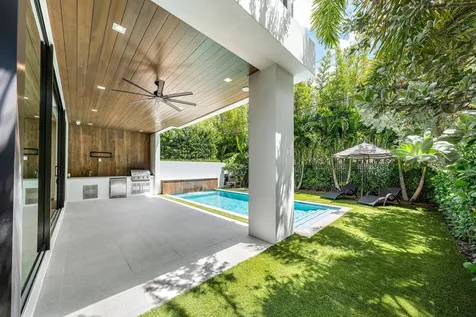 320 NE Wavecrest Way Boca Raton FL 33432