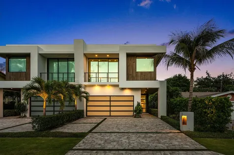 320 NE Wavecrest Way Boca Raton FL 33432