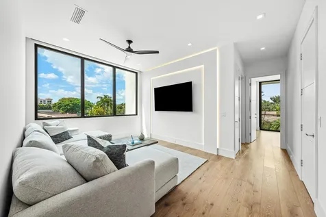 320 NE Wavecrest Way Boca Raton FL 33432