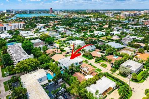 320 NE Wavecrest Way Boca Raton FL 33432