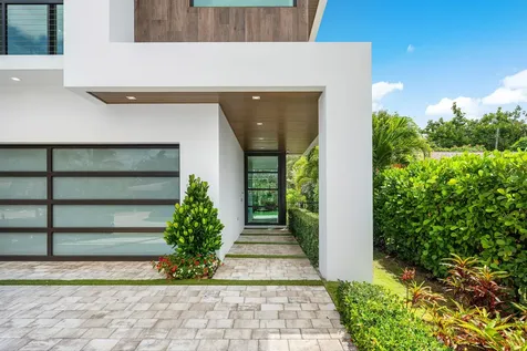 320 NE Wavecrest Way Boca Raton FL 33432