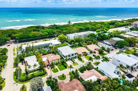 320 NE Wavecrest Way Boca Raton FL 33432