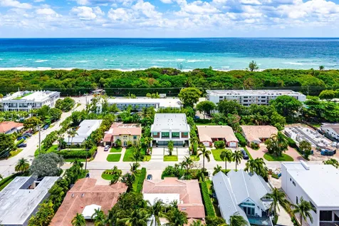 320 NE Wavecrest Way Boca Raton FL 33432