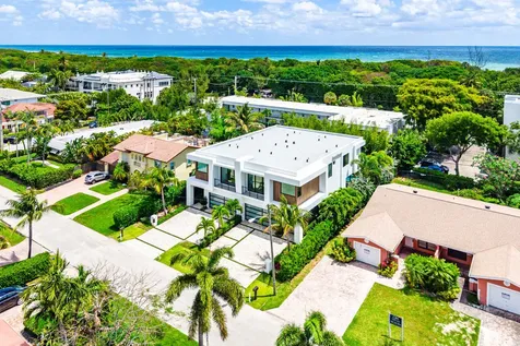 320 NE Wavecrest Way Boca Raton FL 33432