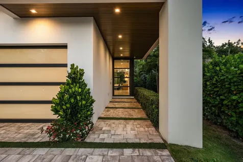 320 NE Wavecrest Way Boca Raton FL 33432