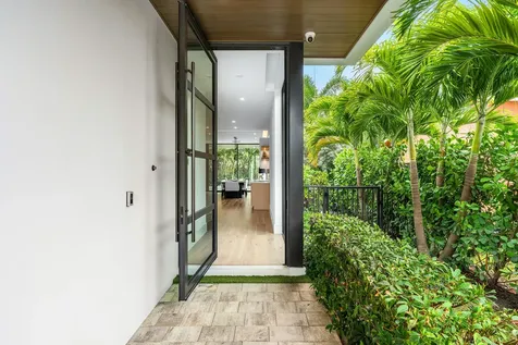 320 NE Wavecrest Way Boca Raton FL 33432