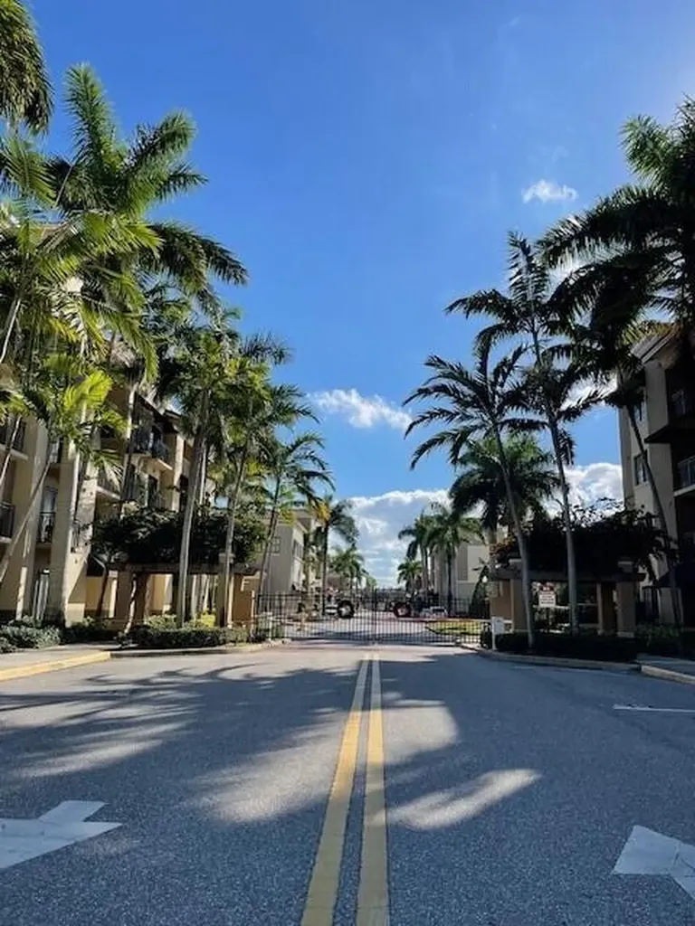 4907 Midtown Lane Palm Beach Gardens FL 33418