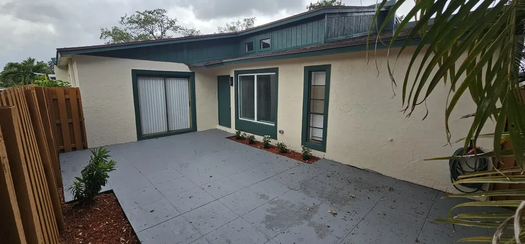 1016 Manor Drive Palm Springs FL 33461
