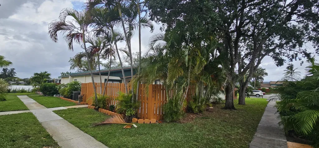 1016 Manor Drive Palm Springs FL 33461