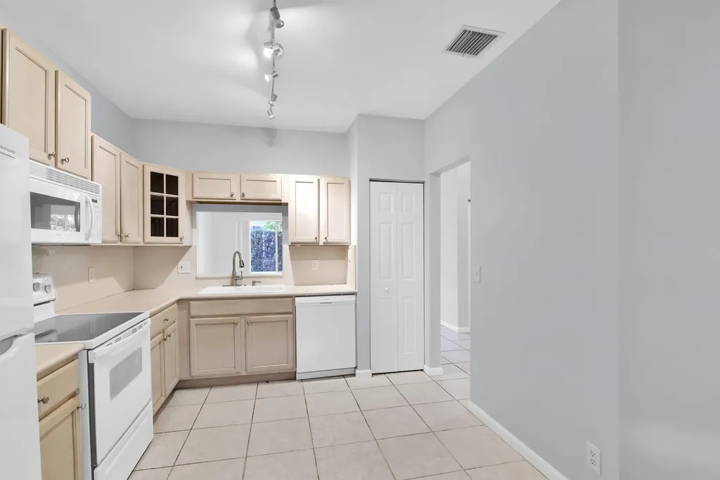 8297 Via Leonessa Boca Raton FL 33433