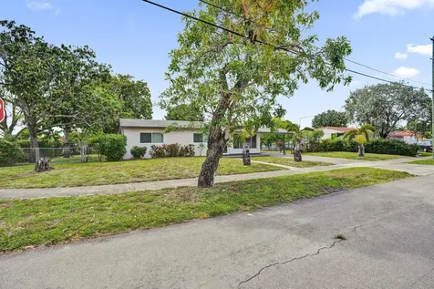7200 W 14th Avenue Hialeah FL 33014