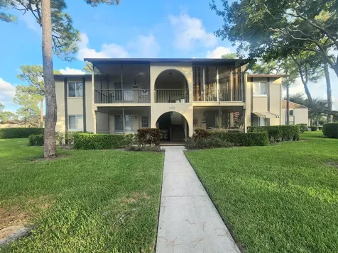 133 Lake Pine Circle Greenacres FL 33463