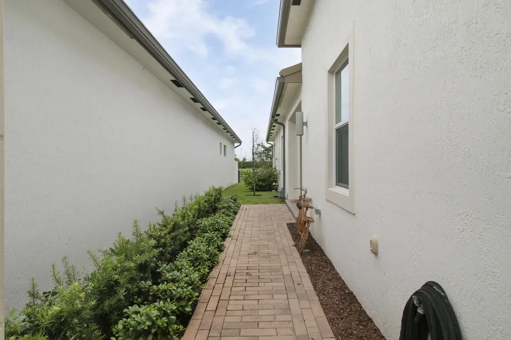 8914 Kingsmoor Way Lake Worth FL 33467