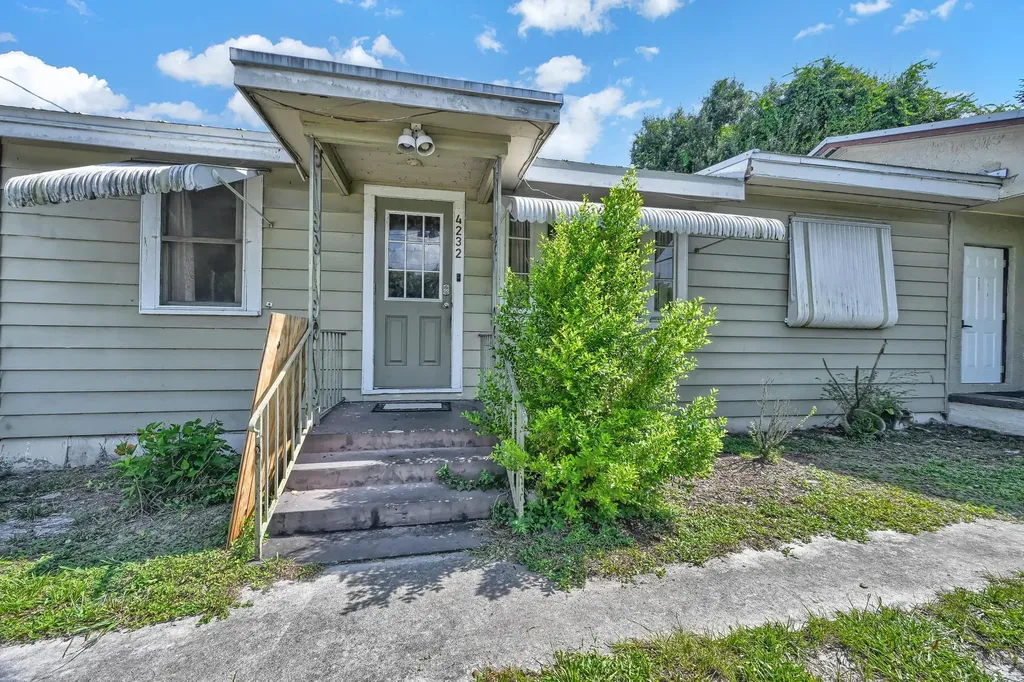 4232 Edwards Road Fort Pierce FL 34981