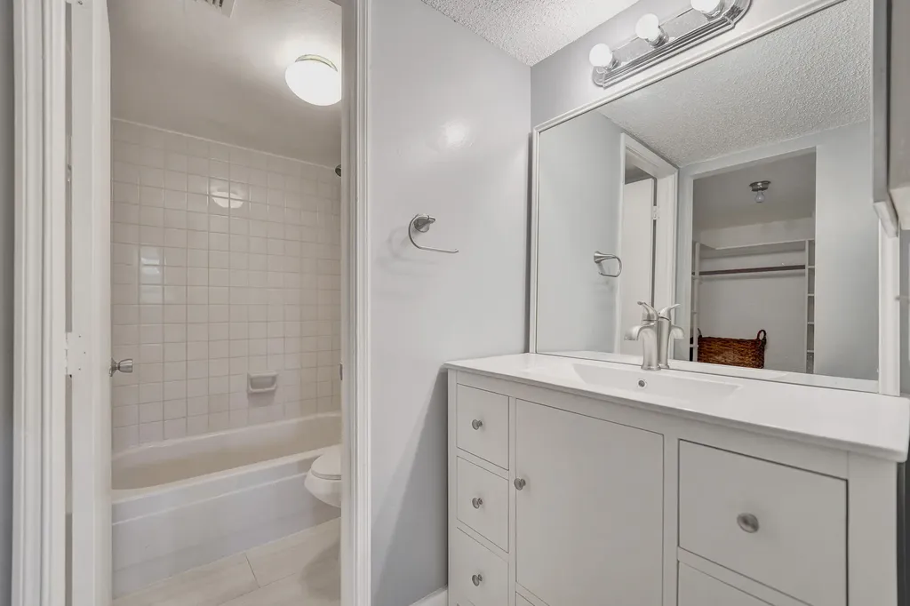 9470 Poinciana Place Davie FL 33324