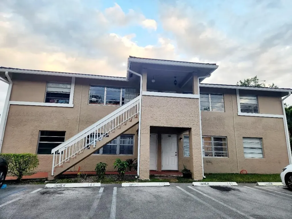 10234 Twin Lakes Drive Coral Springs FL 33071