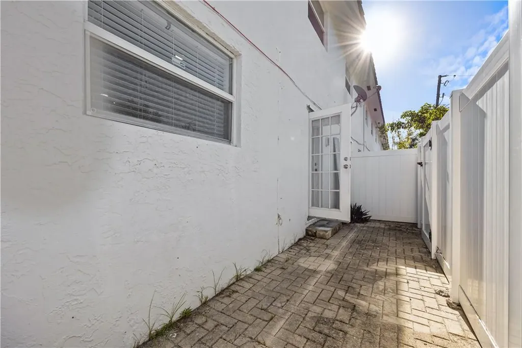 1470 N Dixie Highway Fort Lauderdale FL 33304