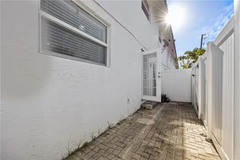 1470 N Dixie Highway Fort Lauderdale FL 33304