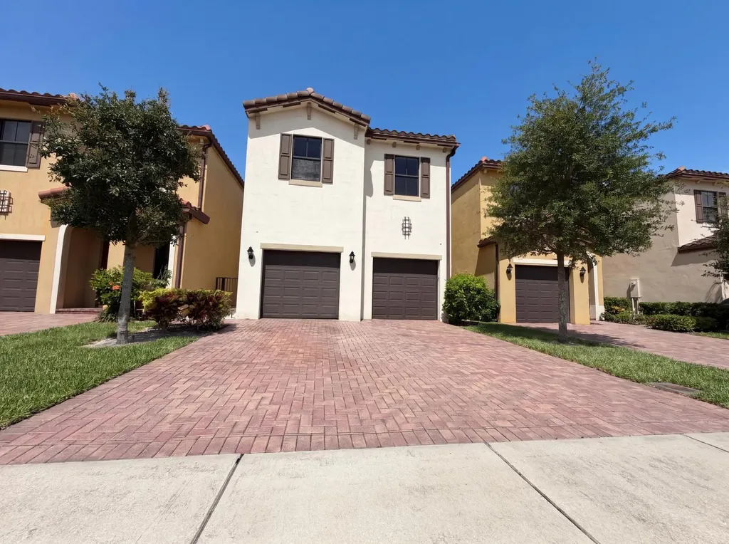 5213 NW 50th Terrace Tamarac FL 33319