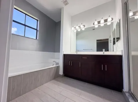 5213 NW 50th Terrace Tamarac FL 33319
