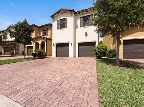 5213 NW 50th Terrace Tamarac FL 33319