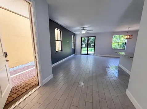5213 NW 50th Terrace Tamarac FL 33319