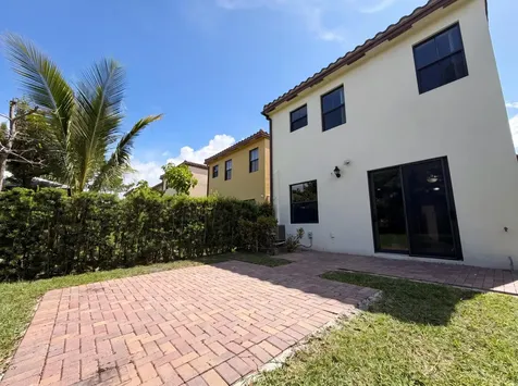 5213 NW 50th Terrace Tamarac FL 33319